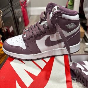 women’s Jordan 1 high og white/sky mauve brand new, I got the wrong size